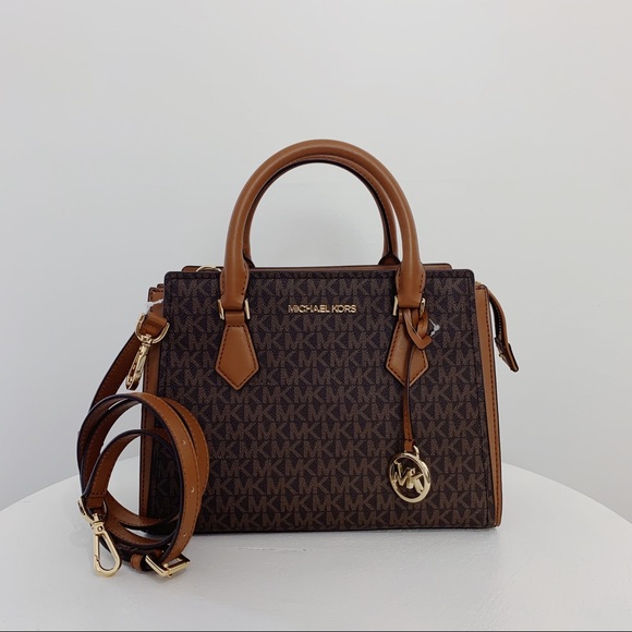Michael Kors Hope Medium Messenger Bag - Picture 4 of 14